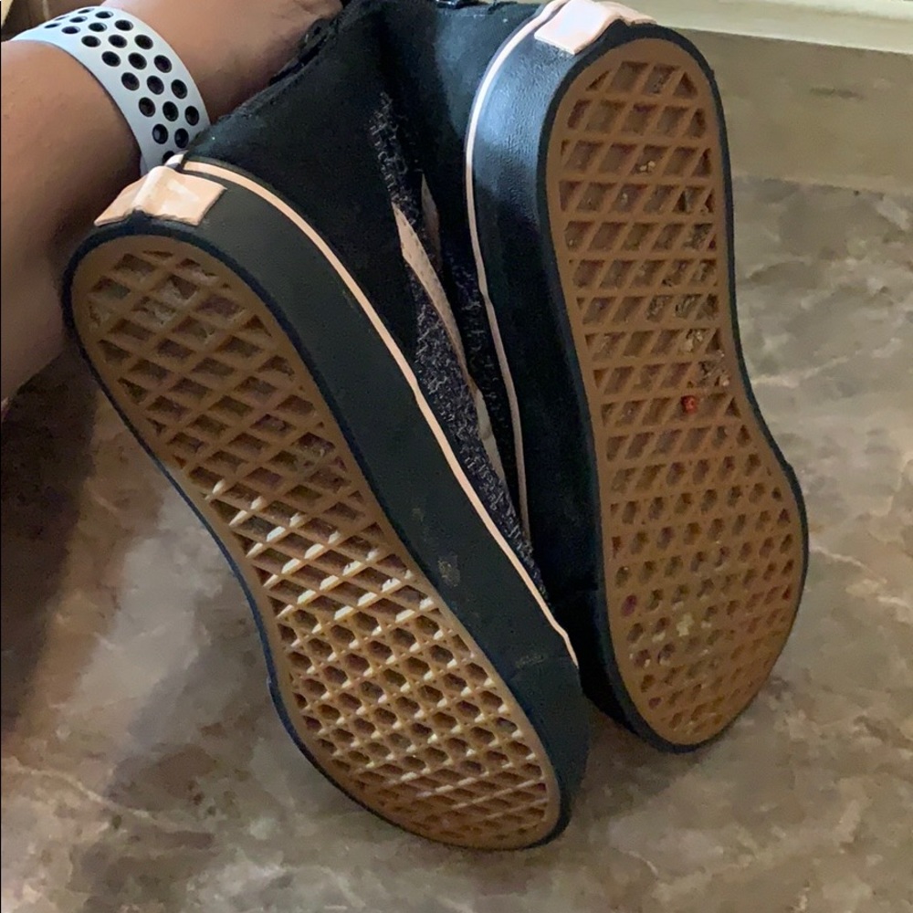 Vans - Picture 5 of 6